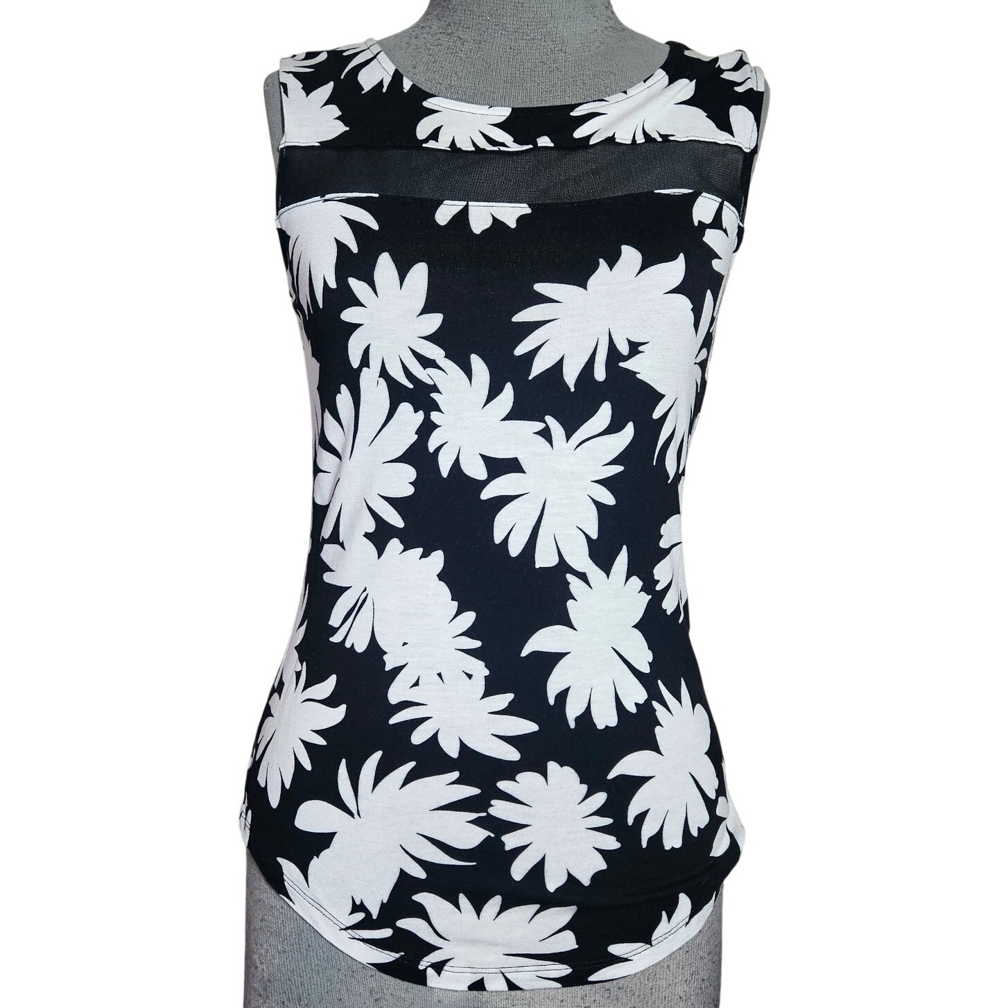 Black And White Print Sleeveless Top Size Small